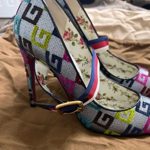 Gucci G Velvet heels